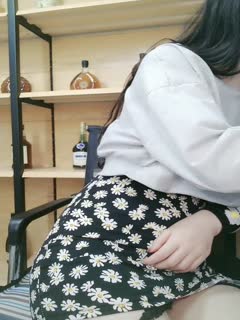 军阀太太 顶级粉嫩美穴网红女神！难得大尺度自慰！干净小穴玻璃棒抽插，电动舌头震动，搞得嫩穴好湿