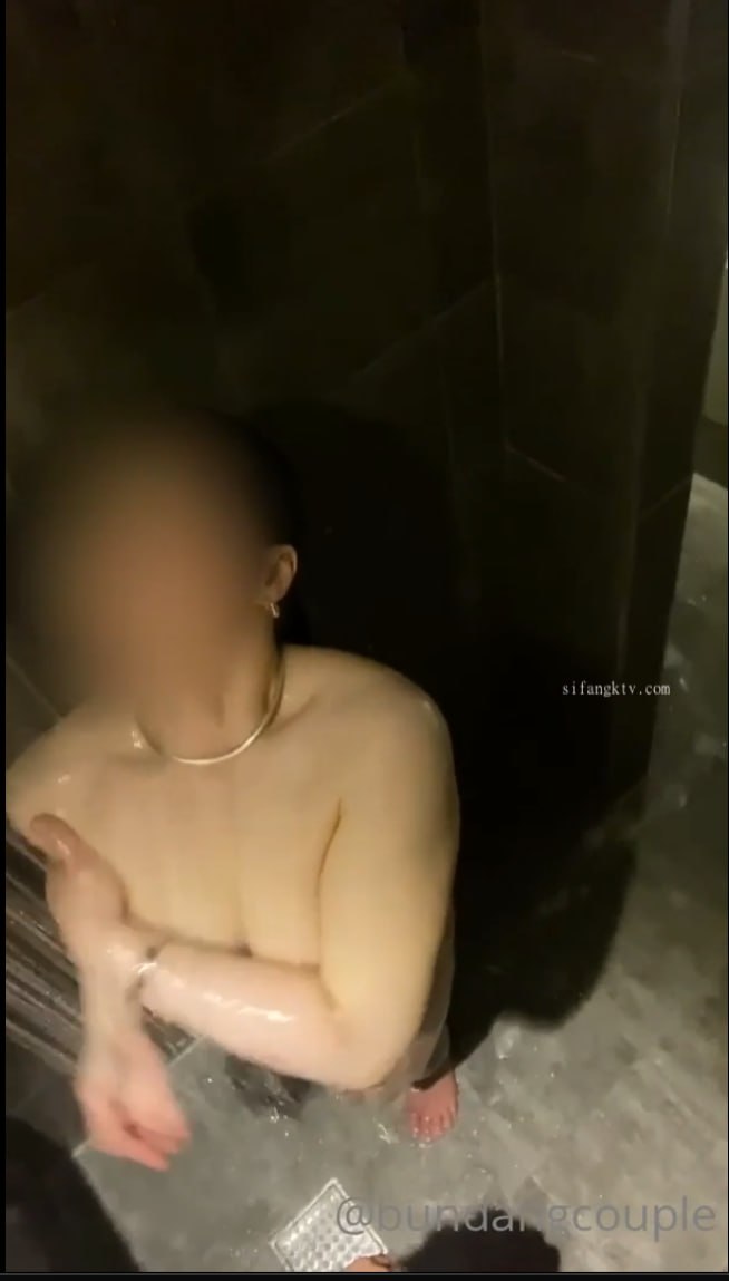 嫂子吧露脸！丰满的肉臀极品少妇被顶到高潮【完整版16分钟已上传到简介】